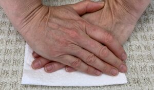 Use white paper towel to blot up urine from carpet or rugs.